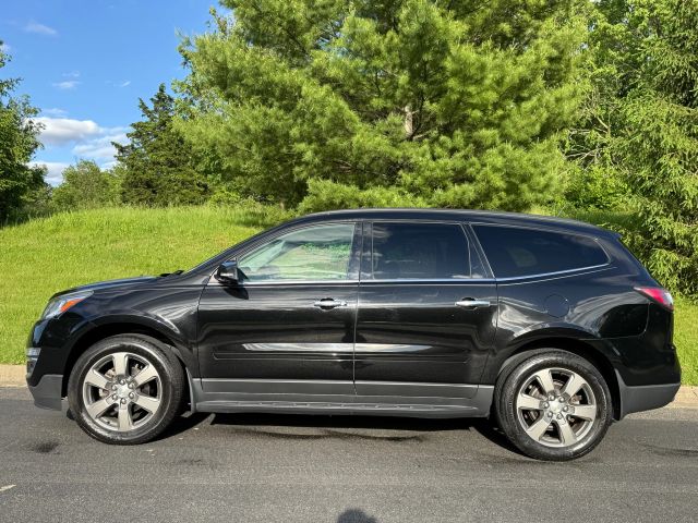 2017 Chevrolet Traverse Lt Sport Utility 4d - Image 2