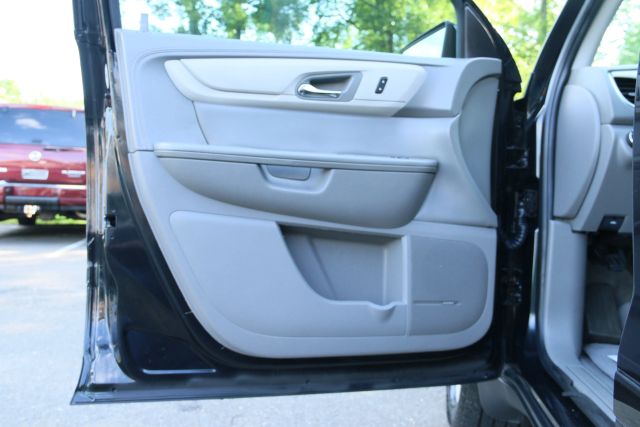 2015 Chevrolet Traverse - Image 9