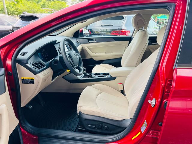2017 Hyundai Sonata - Image 18