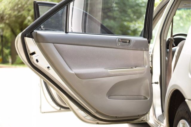 2004 Toyota Camry - Image 20