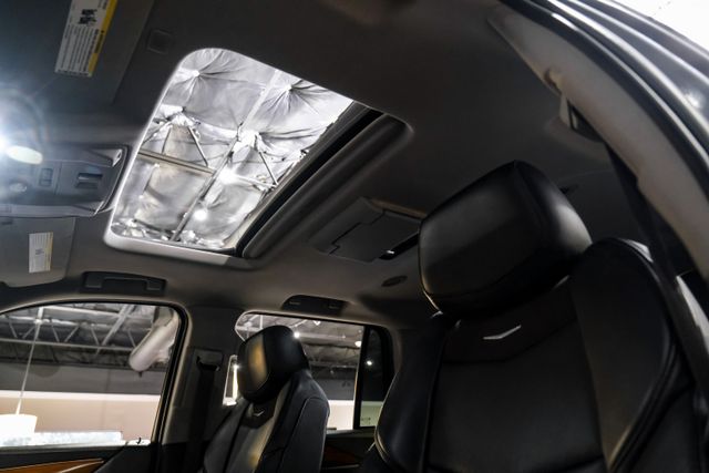 2018 Cadillac Escalade Luxury Sport Utility 4d - Image 5