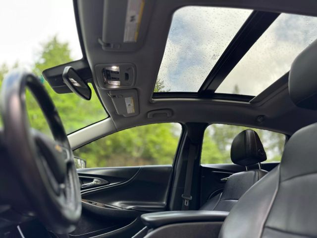 2018 Chevrolet Malibu - Image 8