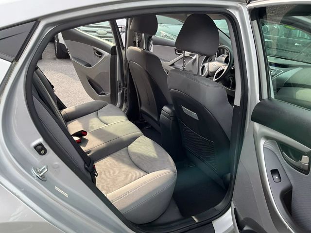2013 Hyundai Elantra - Image 9