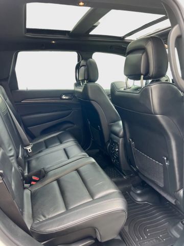 2019 Jeep Grand Cherokee - Image 12