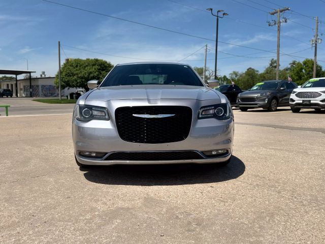 2018 CHRYSLER 300 SEDAN V6, 3.6 LITER 300S SEDAN 4D