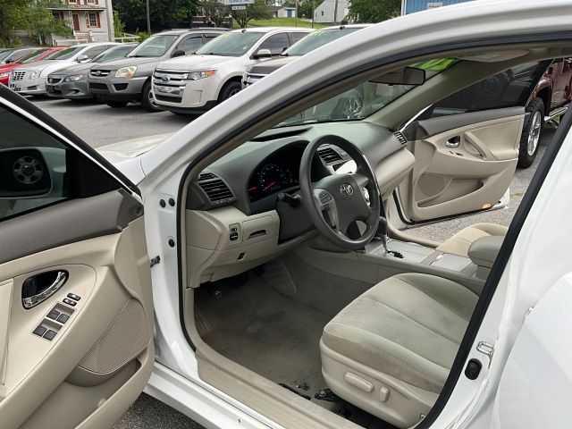 2011 Toyota Camry - Image 12