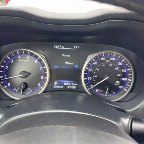 2015 Infiniti Q50 3.7 Premium Sedan 4d - Image 32