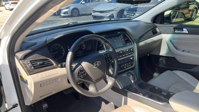 2017 Hyundai Sonata - Image 18