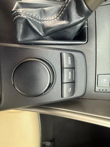2015 Lexus Is - Image 22