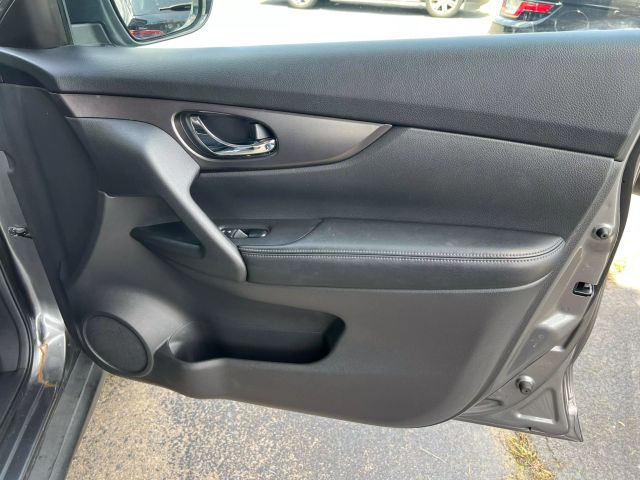 2015 Nissan Rogue - Image 21