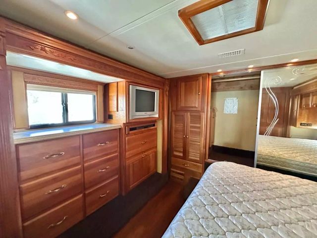 2005 Monaco Dynasty Platinum - Image 19