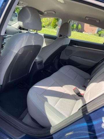 2017 Hyundai Elantra - Image 8