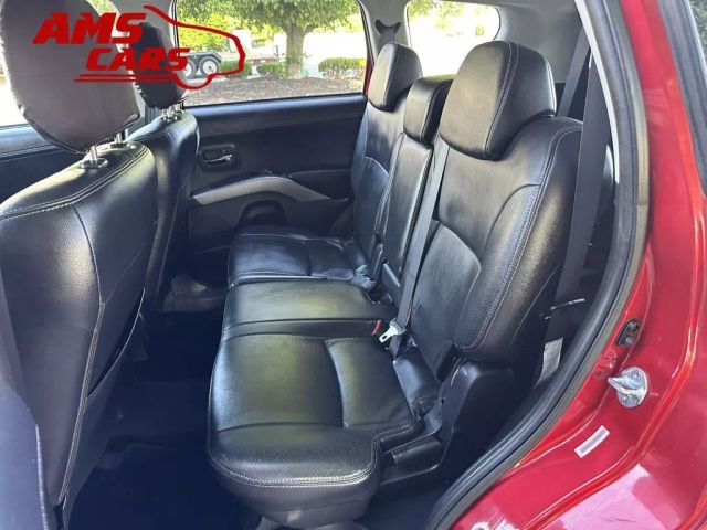 2010 Mitsubishi Outlander - Image 13