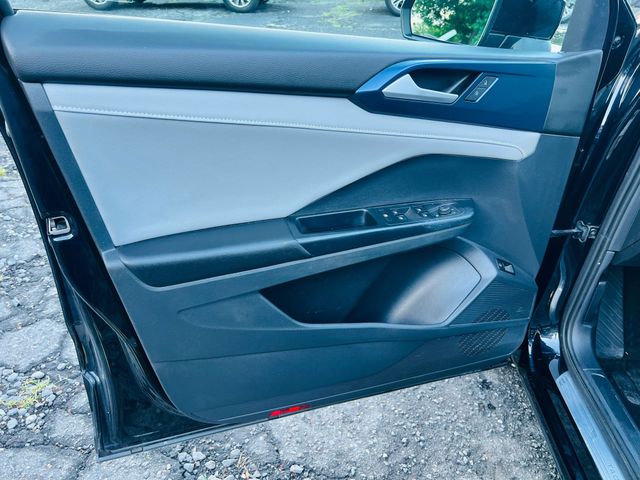 2023 Volkswagen Taos - Image 17