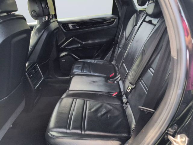 2020 Porsche Cayenne - Image 13