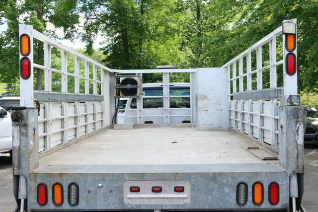 2015 Ford F550 Super Duty Regular Cab & Chassis - Image 12