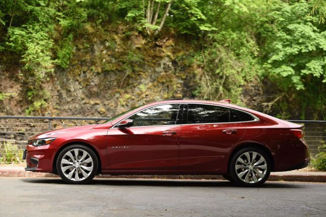 2018 Chevrolet Malibu - Image 2