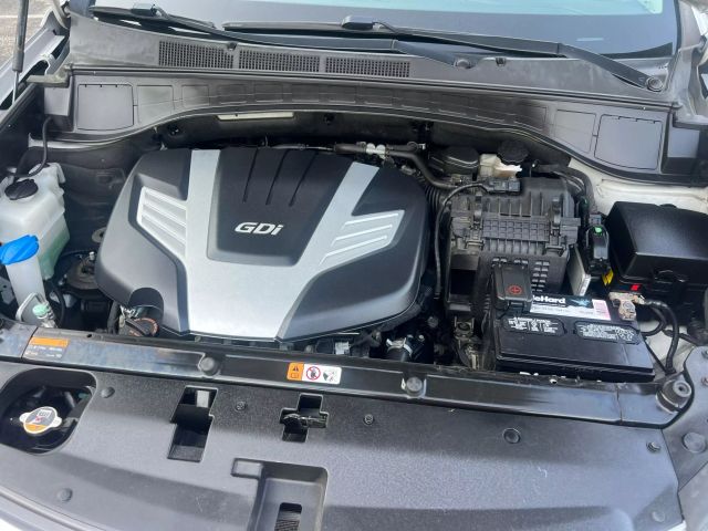2017 Hyundai Santa Fe - Image 21