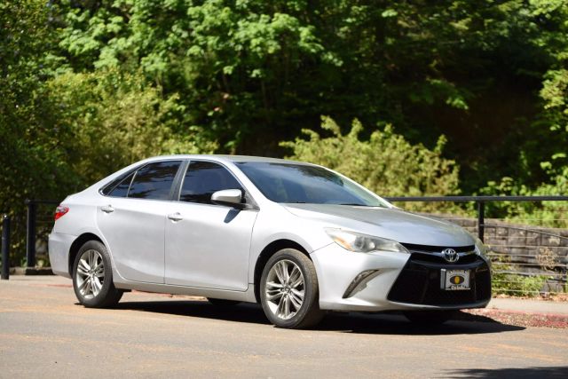 2016 Toyota Camry - Image 14