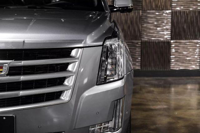2018 Cadillac Escalade Luxury Sport Utility 4d - Image 36