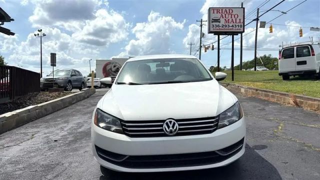 2012 Volkswagen Passat - Image 2