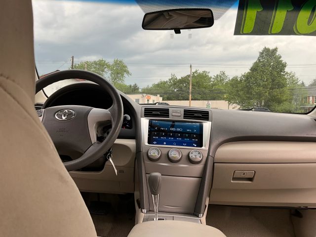 2011 Toyota Camry - Image 16