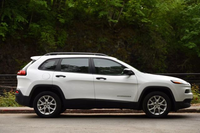2016 Jeep Cherokee - Image 14