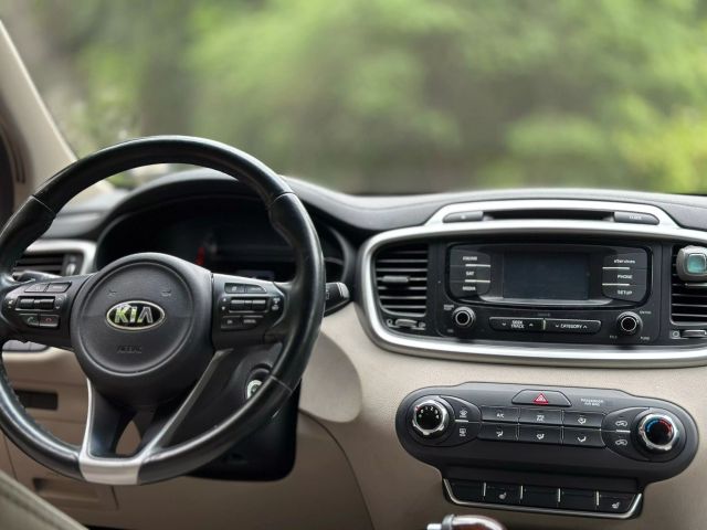 2016 Kia Sorento - Image 22