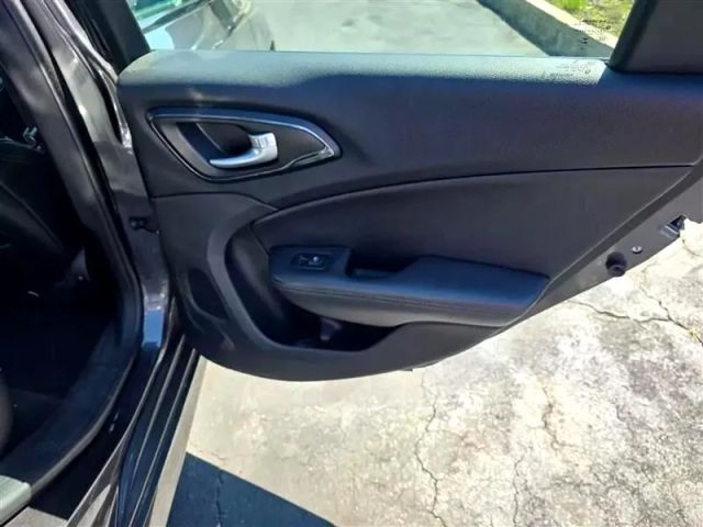 2015 Chrysler 200 - Image 17