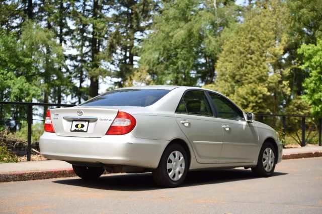 2004 Toyota Camry - Image 12