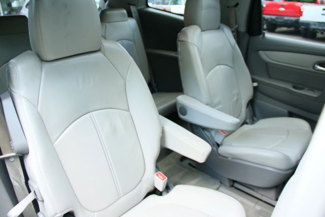 2015 Chevrolet Traverse - Image 26
