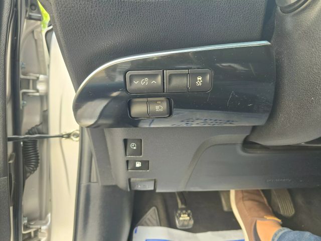 2018 Toyota Prius Prime - Image 23