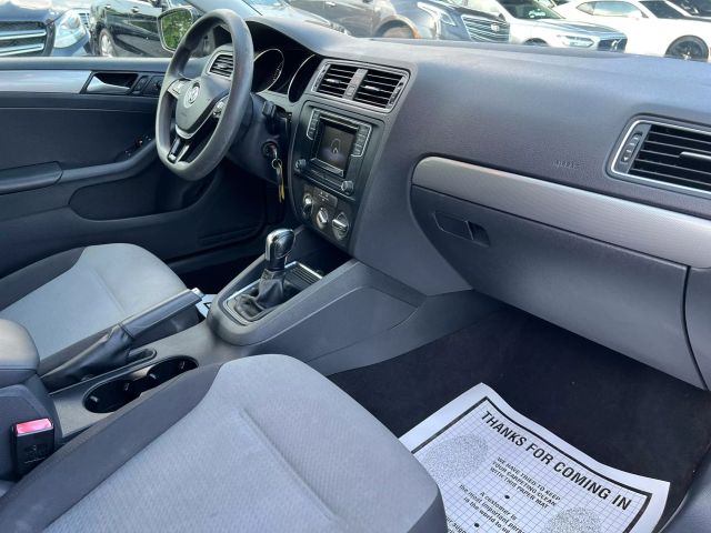 2017 Volkswagen Jetta - Image 24