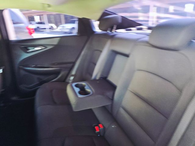 2018 Chevrolet Malibu - Image 36
