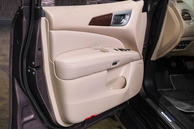 2016 Nissan Pathfinder Platinum Sport Utility 4d - Image 39