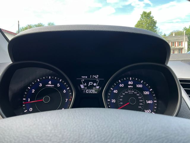 2015 Hyundai Elantra - Image 17