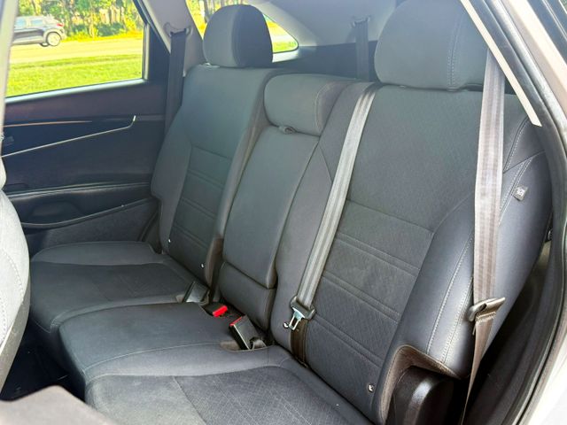 2019 Kia Sorento - Image 10