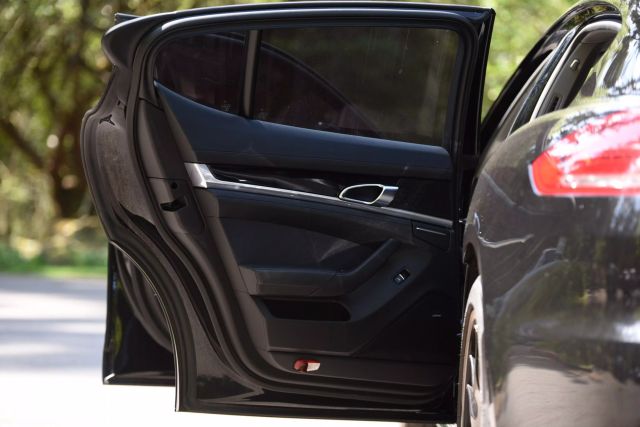 2015 Porsche Panamera - Image 15