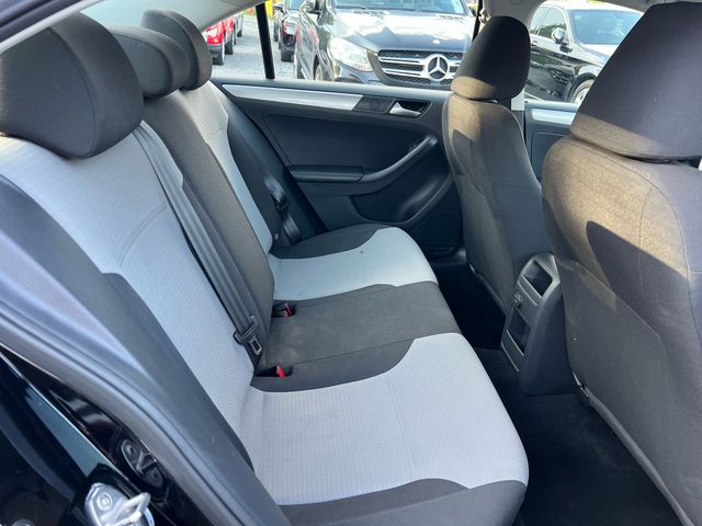 2017 Volkswagen Jetta - Image 22