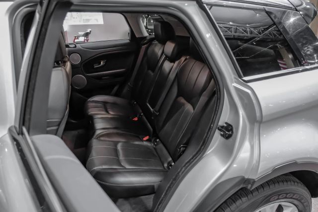 2018 Land Rover Range Rover Evoque Se Premium Sport Utility 4d - Image 34