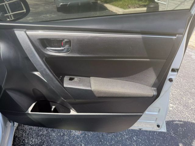 2018 Toyota Corolla - Image 25
