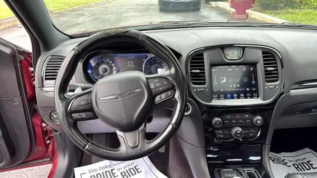 2018 Chrysler 300 - Image 10
