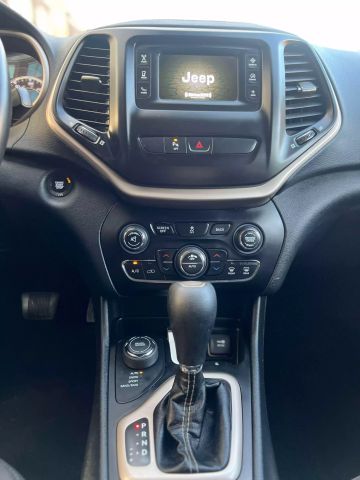2017 Jeep Cherokee Latitude Sport Utility 4d - Image 26