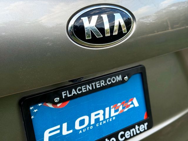 2019 Kia Sorento - Image 30