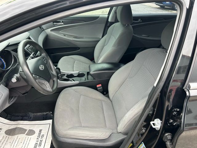 2014 Hyundai Sonata - Image 16