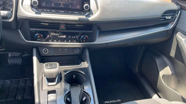 2023 Nissan Rogue - Image 17