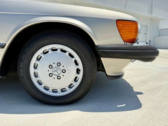 1987 Mercedes-benz 560 Series - Image 9