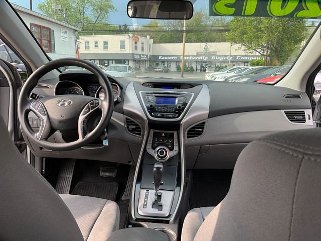 2013 Hyundai Elantra - Image 11