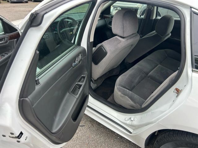 2016 Chevrolet Impala Limited - Image 11