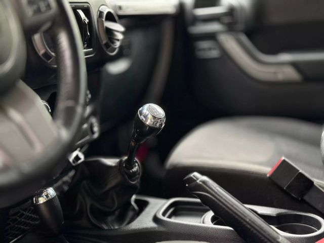 2016 Jeep Wrangler - Image 9